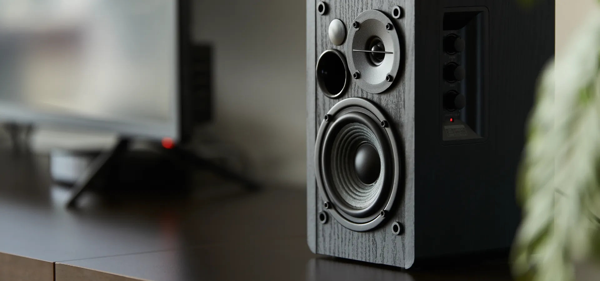 Why Are My Speakers Buzzing? How to Remove Humming Noise Caused by Ground Loop